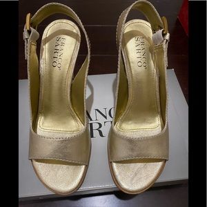 Franco Sarto NIB Size 7 Platform Gold Sandals